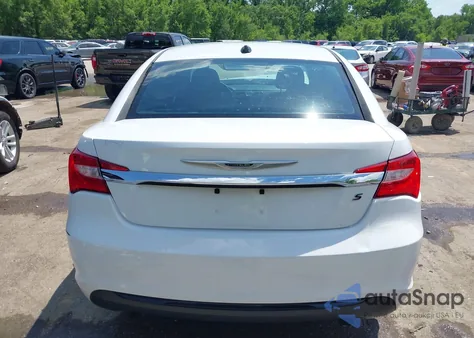 2014 Chrysler 200 Touring z USA, uszkodzony, nr VIN 1C3CCBBG9EN152089